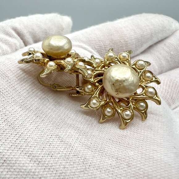 ACCESSOCRAFT NYC Gold Tone Faux Pearl Sun Screw Fast Clip On Earrings Vintage - Picture 9 of 12